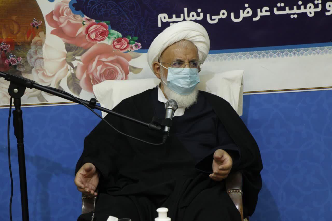 امام‌جمعه یزد: زمینه ارتباط دانش‌آموزان با مجموعه‌های ارزشی فراهم شود 