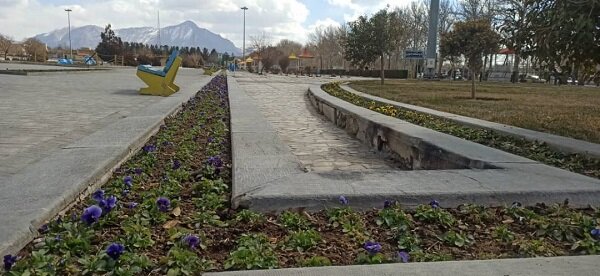 بیش از سه میلیون نشاء گلهای بهاری در ملایر کاشته شد