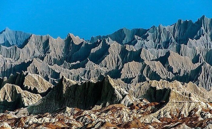 سفر به تالاب صورتی و گورستان جن