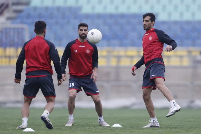 نشست گل‌محمدی با پرسپولیسی‌ها/تشریح برنامه سفر سرخپوشان به مسجد سلیمان