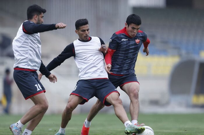 نشست گلمحمدی با پرسپولیسیها/تشریح برنامه سفر سرخپوشان به مسجد سلیمان