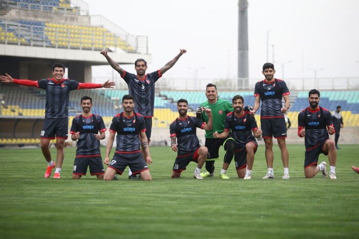 نشست گلمحمدی با پرسپولیسیها/تشریح برنامه سفر سرخپوشان به مسجد سلیمان