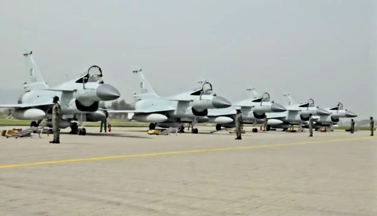 پاکستان جنگنده‌های جدید چینی را به ناوگان هوایی خود اضافه کرد