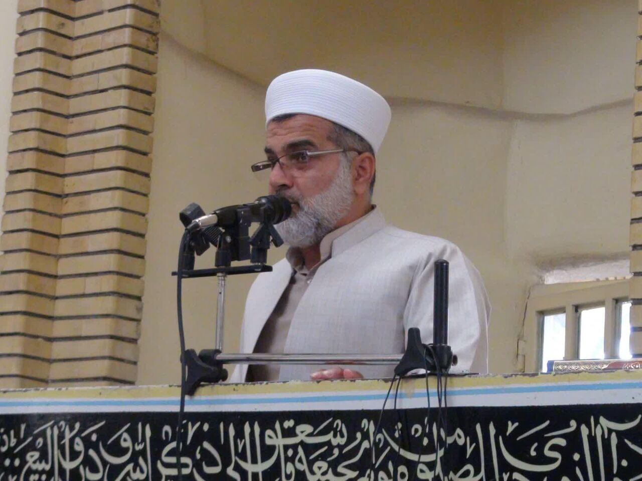 امام جمعه موقت جوانرود: آبروی مومن از حرمت کعبه بالاتر است