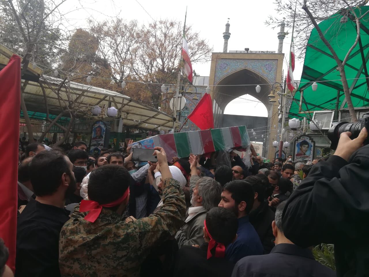 پیکر یک شهید مدافع حرم در قم تشییع شد