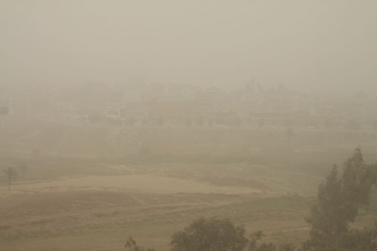 فرماندار: شدت گرد و غبار مدارس قصرشیرین را تعطیل کرد