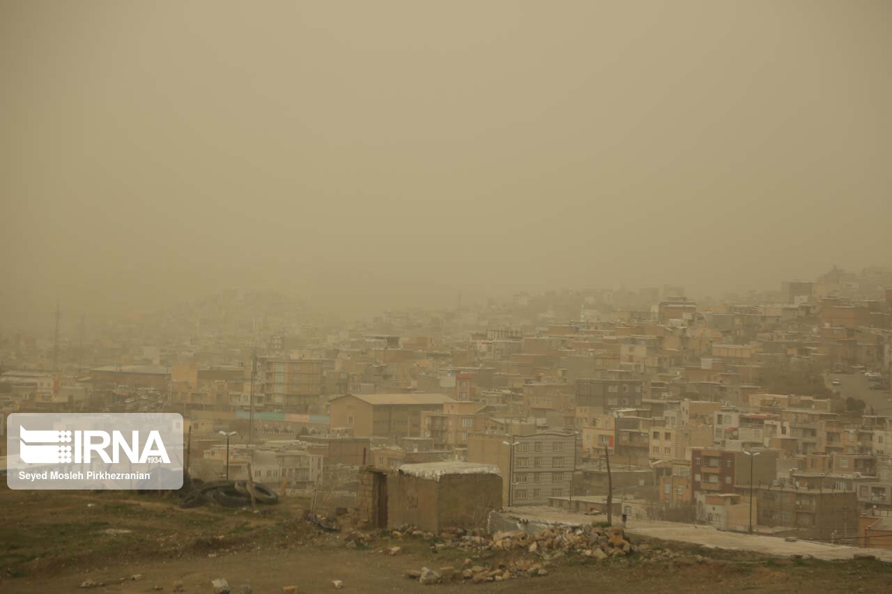 اثرات گرد و غبار تا فردا در آسمان ایلام ماندگار است اثرات گرد و غبار تا فردا در آسمان ایلام ماندگار است