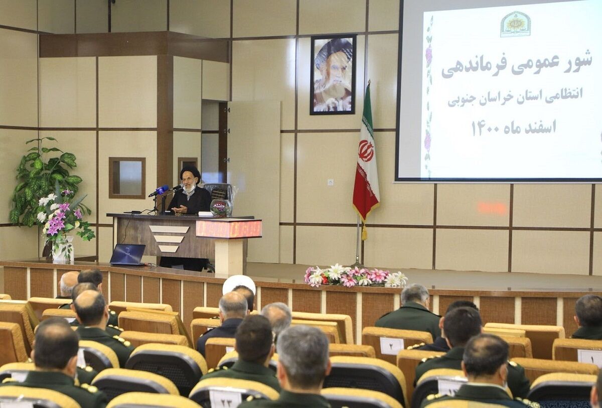 امام جمعه بیرجند: پلیس در کنار فعالیت روزمره به ارشاد بپردازد امام جمعه بیرجند: پلیس در کنار فعالیت روزمره به ارشاد بپردازد