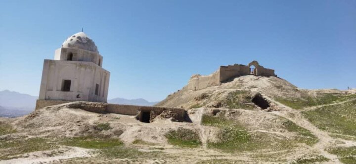 برج کیانی لارستان فارس؛ دروازه چهار شهر