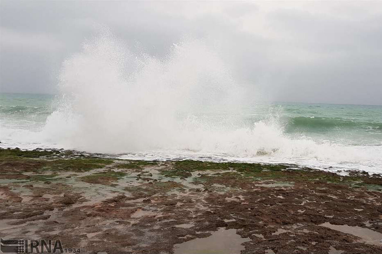 موج چهار متری در راه دریای مازندران