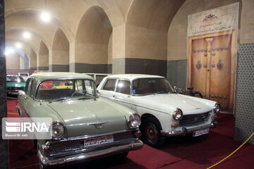 Iran : Le musée de voitures anciennes à Yazd