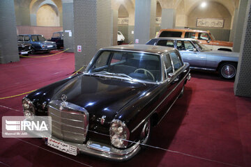 Iran : Le musée de voitures anciennes à Yazd
