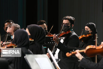 Iran's national orchestra plays new century song