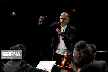 Iran's national orchestra plays new century song