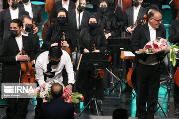 Iran's national orchestra plays new century song