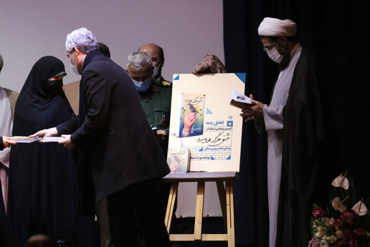 "عشق هرگز نمیمیرد" کتابی بیبهانه برای عاشقی