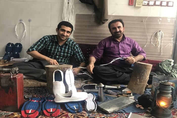 میراث داران کفش کلاش در مریوان