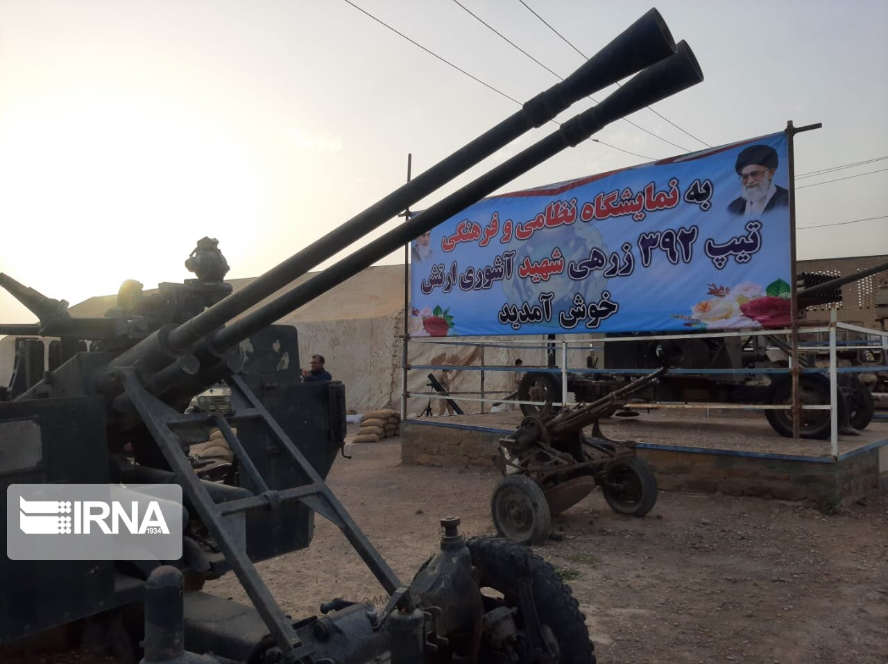 نمایشگاه سیره شهدا در یادمان شهید چمران در خوزستان برای راهیان نور برپا است