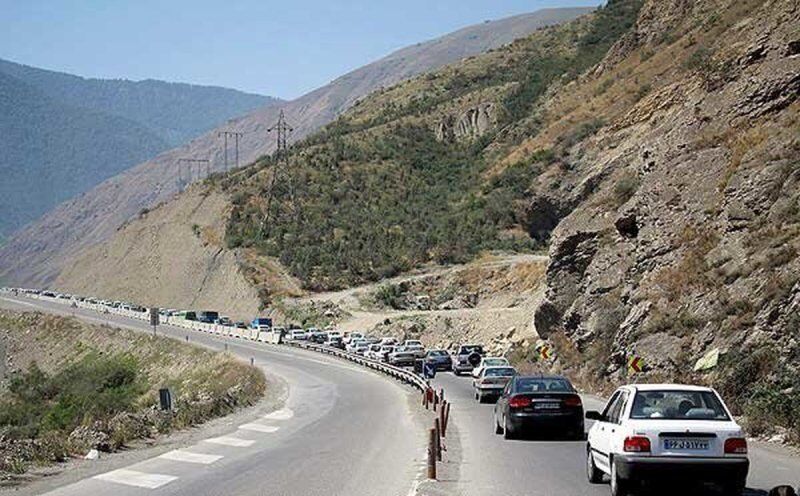 جاده چالوس و آزادراه تهران-شمال یکطرفه است