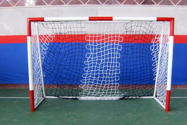 سقوط تیر دروازه فوتبال ، دانش آموز زرین دشتی را به کام مرگ  فرو برد سقوط تیر دروازه فوتبال ، دانش آموز زرین دشتی را به کام مرگ  فرو برد