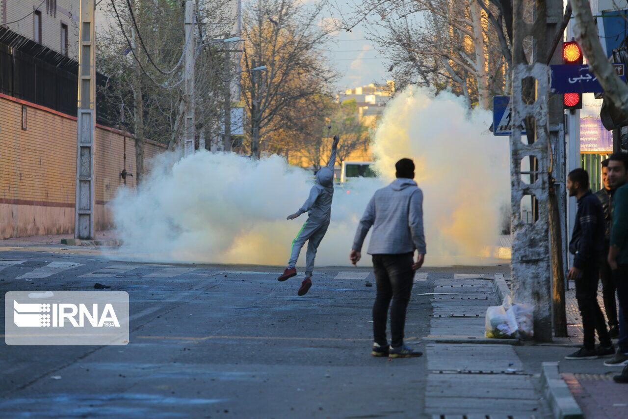 به روزرسانی؛ قطع عضو ۵۰ نفر و ۱۶۶مورد آسیب به چشم در چهارشنبه سوری به روزرسانی؛ قطع عضو ۵۰ نفر و ۱۶۶مورد آسیب به چشم در چهارشنبه سوری