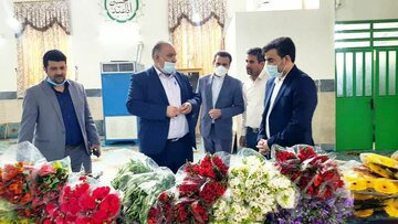 گلکاران پاکدشت ۱۵۰ هزار شاخه گل به مسجد جمکران اهدا کردند