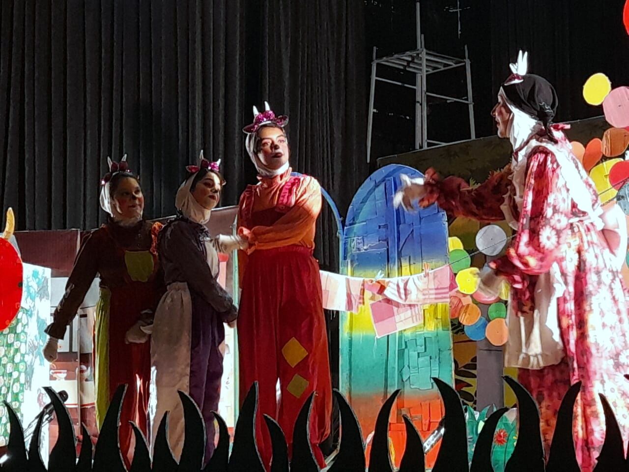 تئاتر کودک و نوجوان نقش بسزایی در رشد و تعالی کودکان دارد