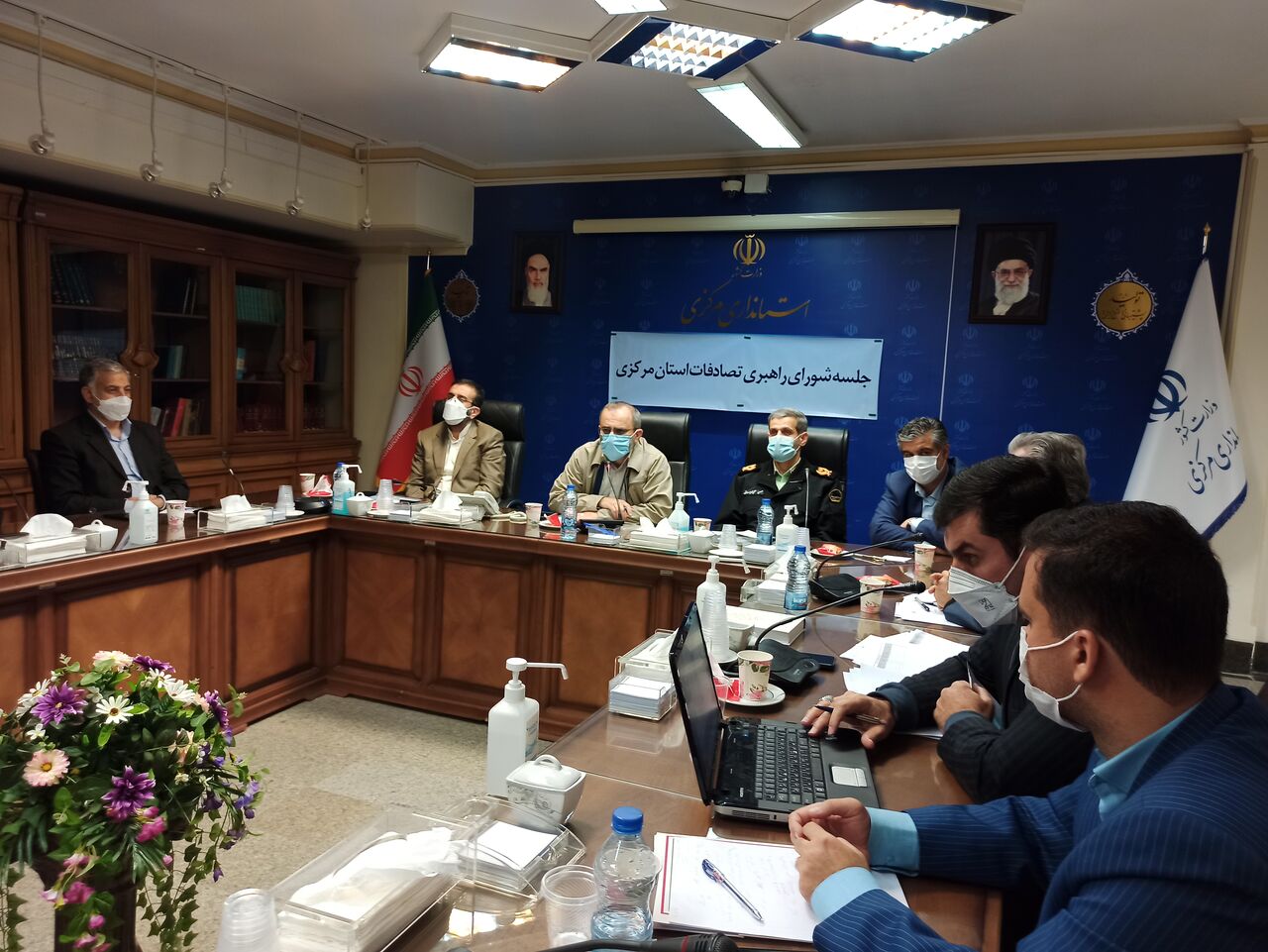 استاندار مرکزی: افرادی که به کارگروهی و خرد جمعی معتقد نیستند پست خود را رها کنند