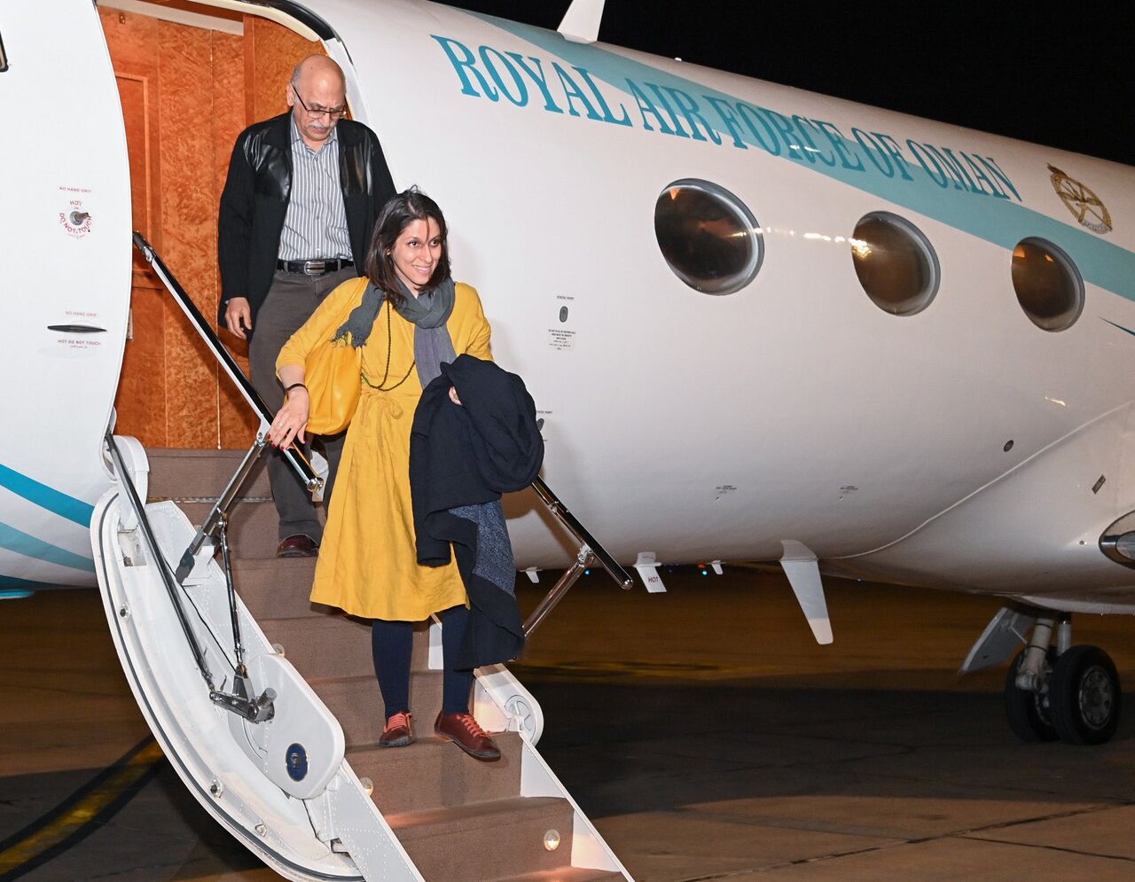 خبرگزاری عمان: دو شهروند انگلیسی آزاد شده از ایران وارد مسقط شدند