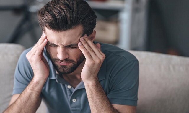 سمت راست سرتان درد میکند؟ این چند روش را امتحان کنید