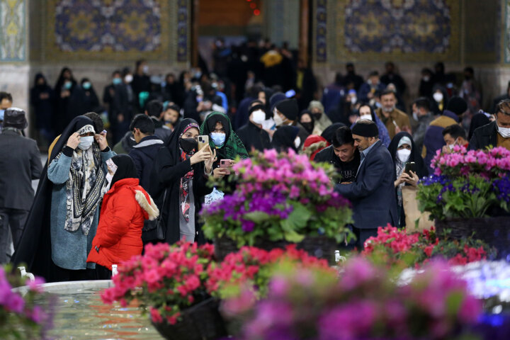 حال و هوای حرم مطهر رضوی و اطراف آن در ساعات و روز نخست سال ۱۴۰۱