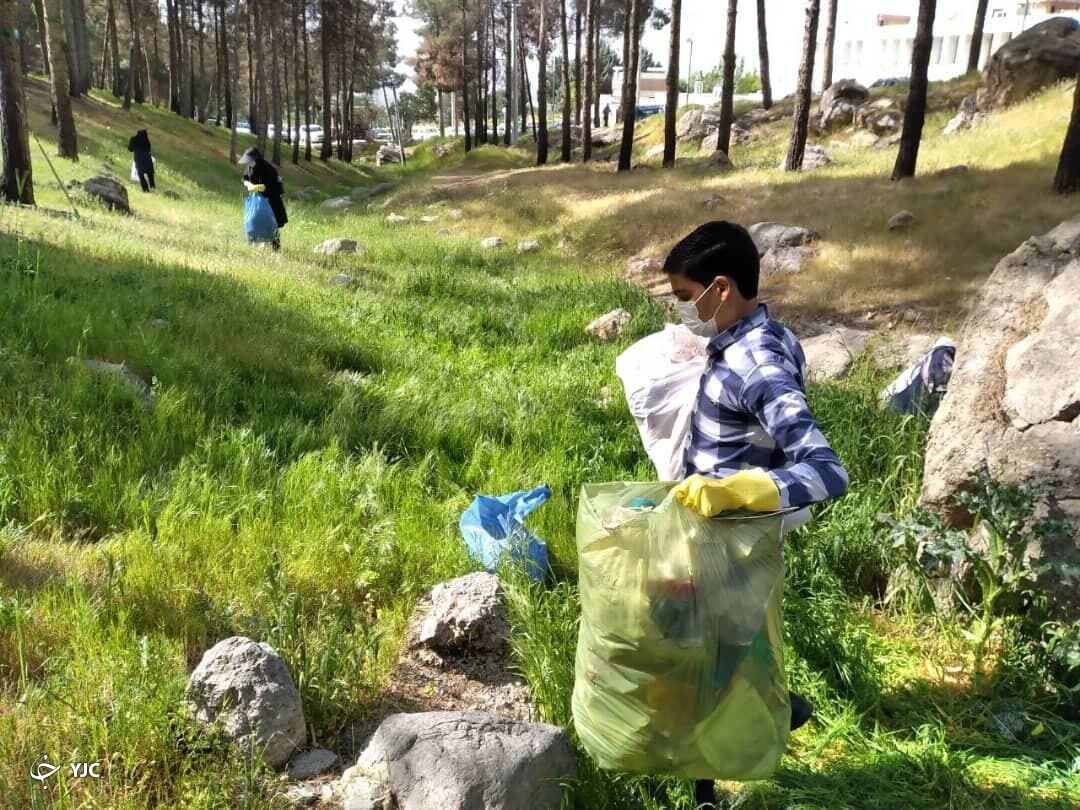 برنامه پاکسازی زباله در طبیعت قزوین برگزار شد
