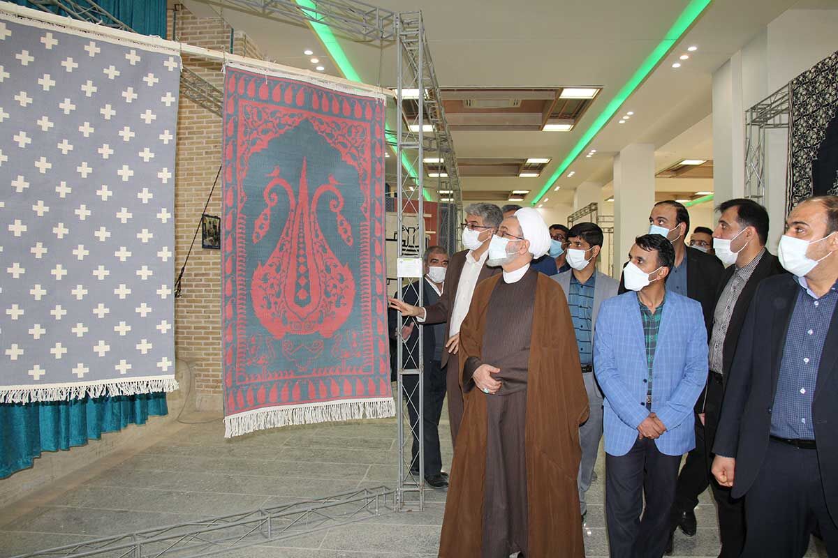 امام جمعه میبد: زیلوبافی، صنعتی پاک و اشتغال زا است
