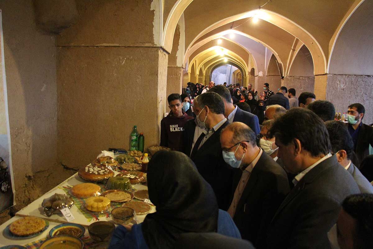 جشنواره خوراکی‌های سنتی و صنایع دستی میبد گشایش یافت