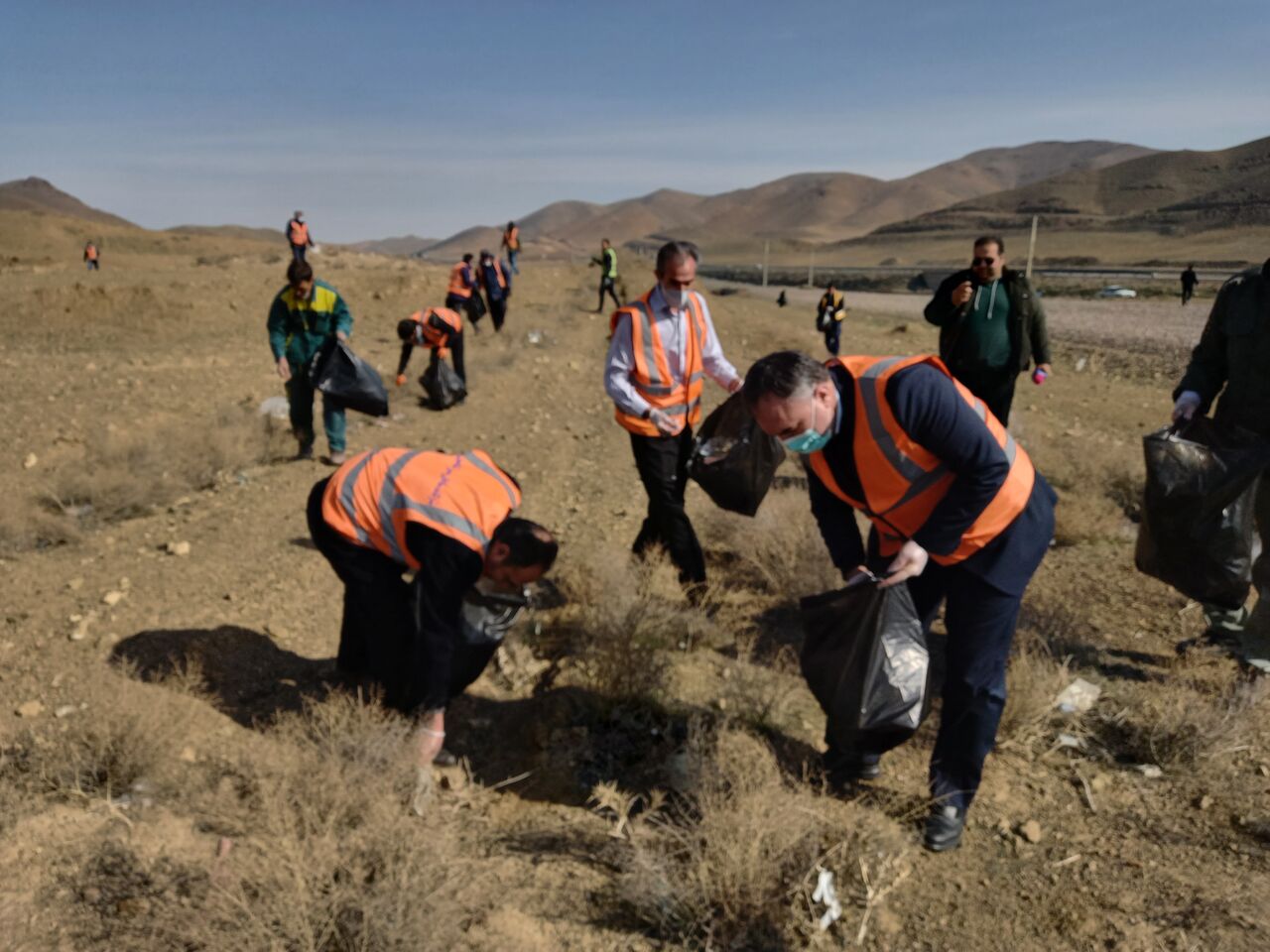 طبیعت عجب شیر با مشارکت دوستداران محیط زیست پاکسازی شد