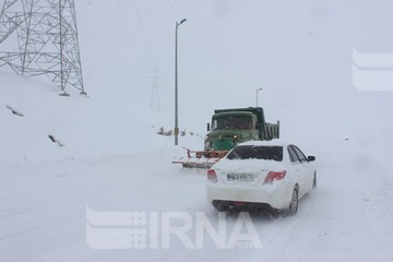 برف راه ارتباطی هشت روستای شهرستان طالقان را مسدود کرد