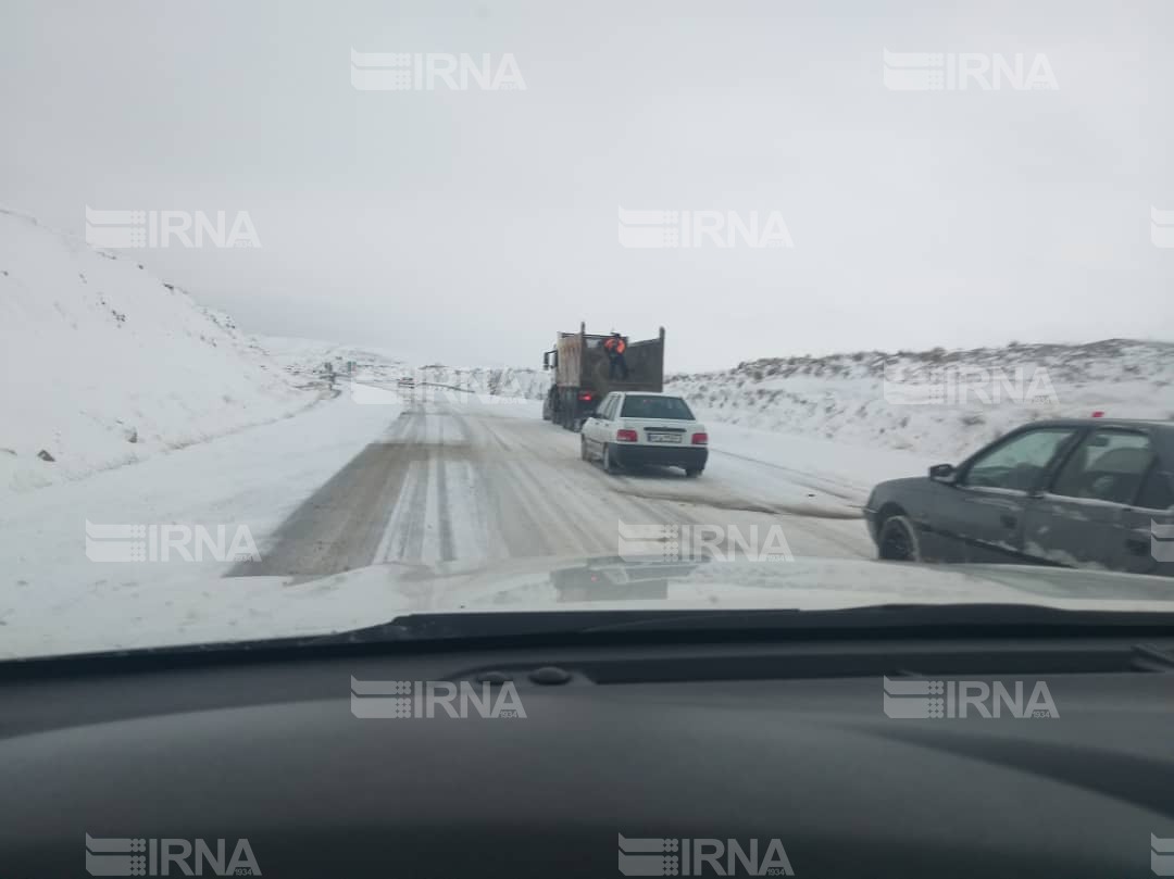 تردد در جاده های کوهستانی زنجان ضمن همراه داشتن زنجیر چرخ امکان پذیر است