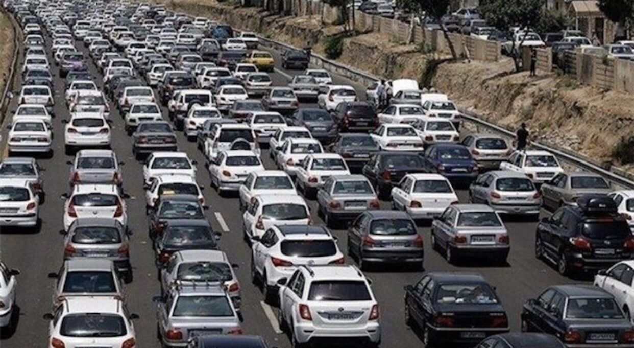 ترافیک در آزاد راه قزوین - کرج و قزوین رشت پرحجم و سنگین است