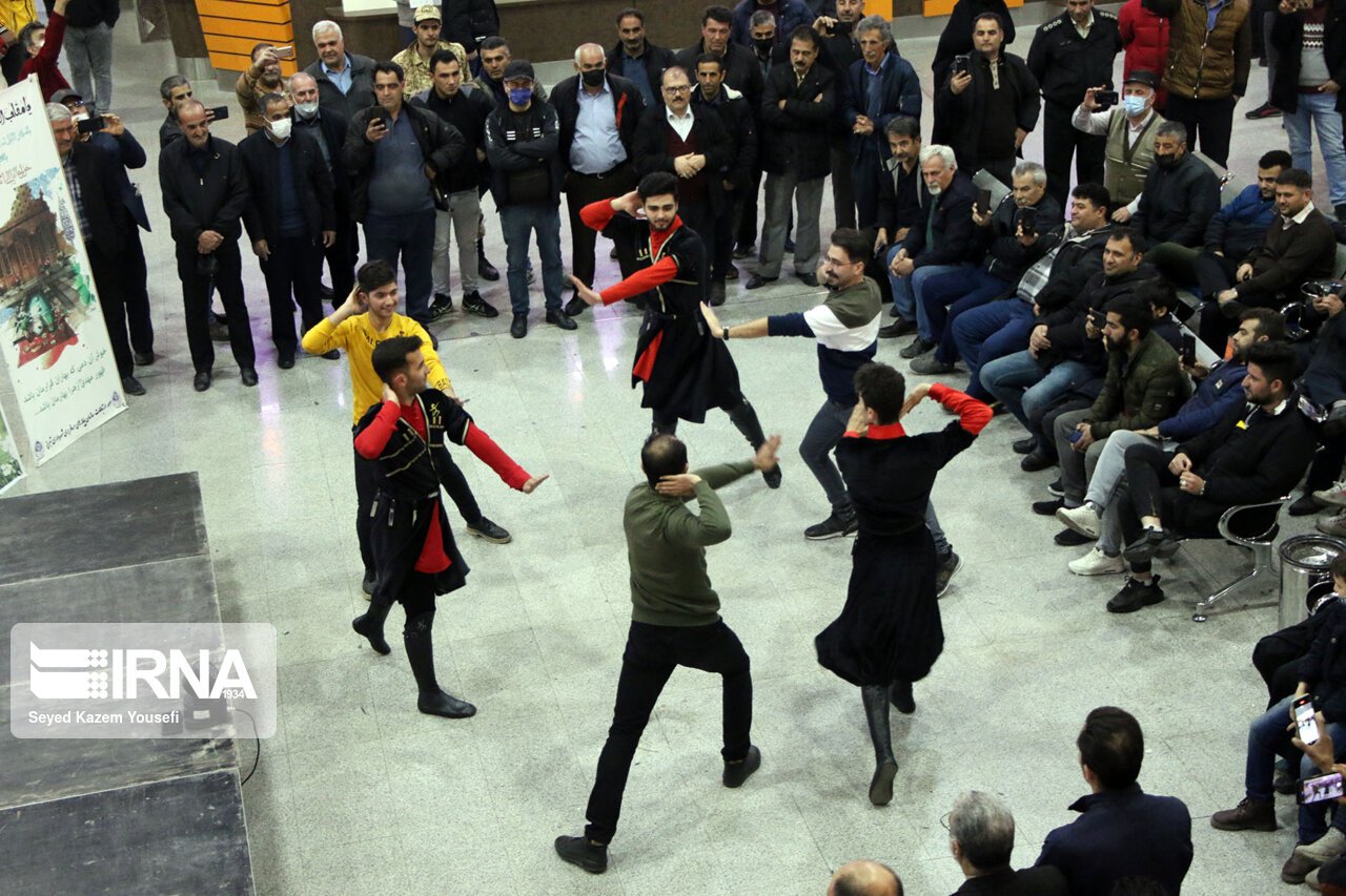 نوروزگاهها آیینه تمام نمای آیینها و سنتهای اصیل استان مرکزی نوروزگاهها آیینه تمام نمای آیینها و سنتهای اصیل استان مرکزی