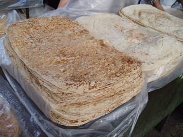  نان بسته بندی شده ویژه زائران در اطراف حرم امام رضا(ع) عرضه می شود