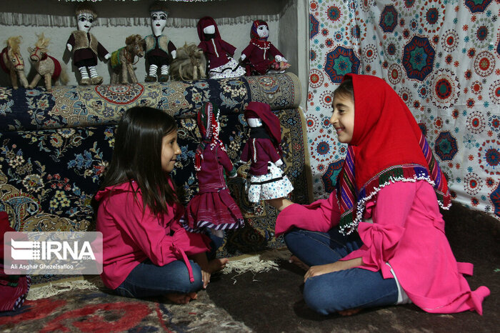 "آروسک"بانوی هنرمند مینودشتی جایگزین مناسب برای عروسکهای باربی