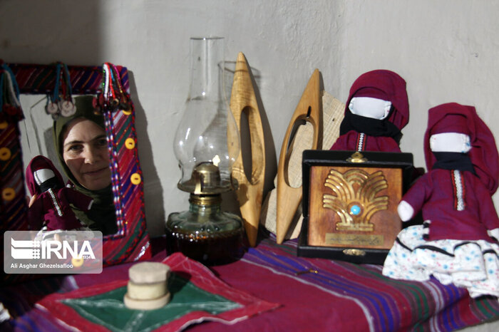 "آروسک"بانوی هنرمند مینودشتی جایگزین مناسب برای عروسکهای باربی