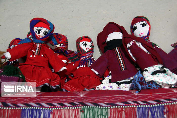 "آروسک"بانوی هنرمند مینودشتی جایگزین مناسب برای عروسکهای باربی