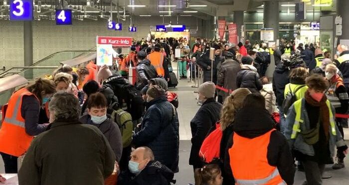 پناهجویان اوکراین چالش اتحادیه اروپا/ آتش جنگ دامن قاره سبز را گرفت