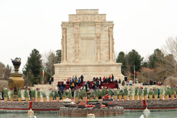 Mausoleo de Ferdowsi en Tus
