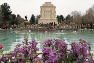 Mausoleo de Ferdowsi en Tus
