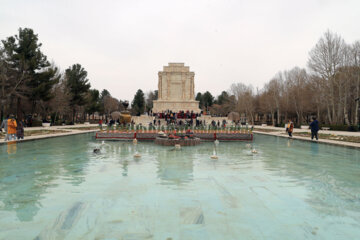 Mausoleo de Ferdowsi en Tus
