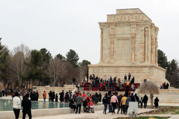 Mausoleo de Ferdowsi en Tus
