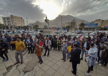 استقبال مسافران نوروزی از نمایشگاه بهار مالگه خرم‌آباد