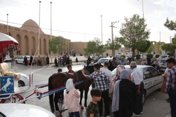 حضور گردشگران و میهمانان نوروزی در میبد